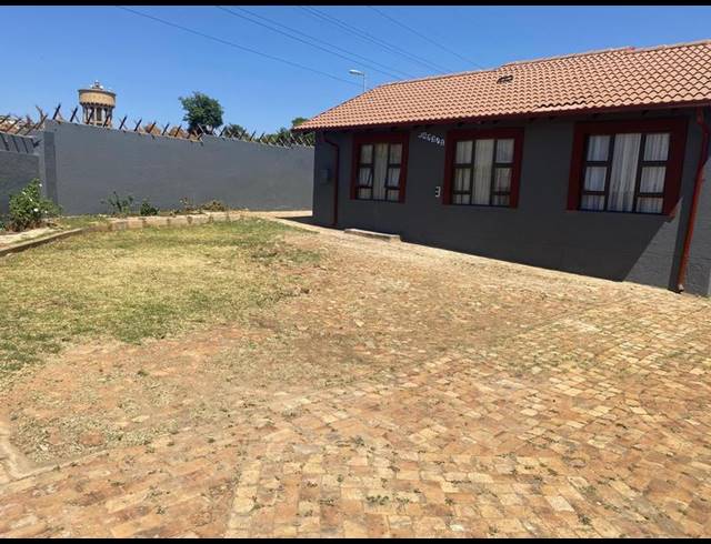 3 BEDROOM HOUSE FOR SALE IN JABULANI